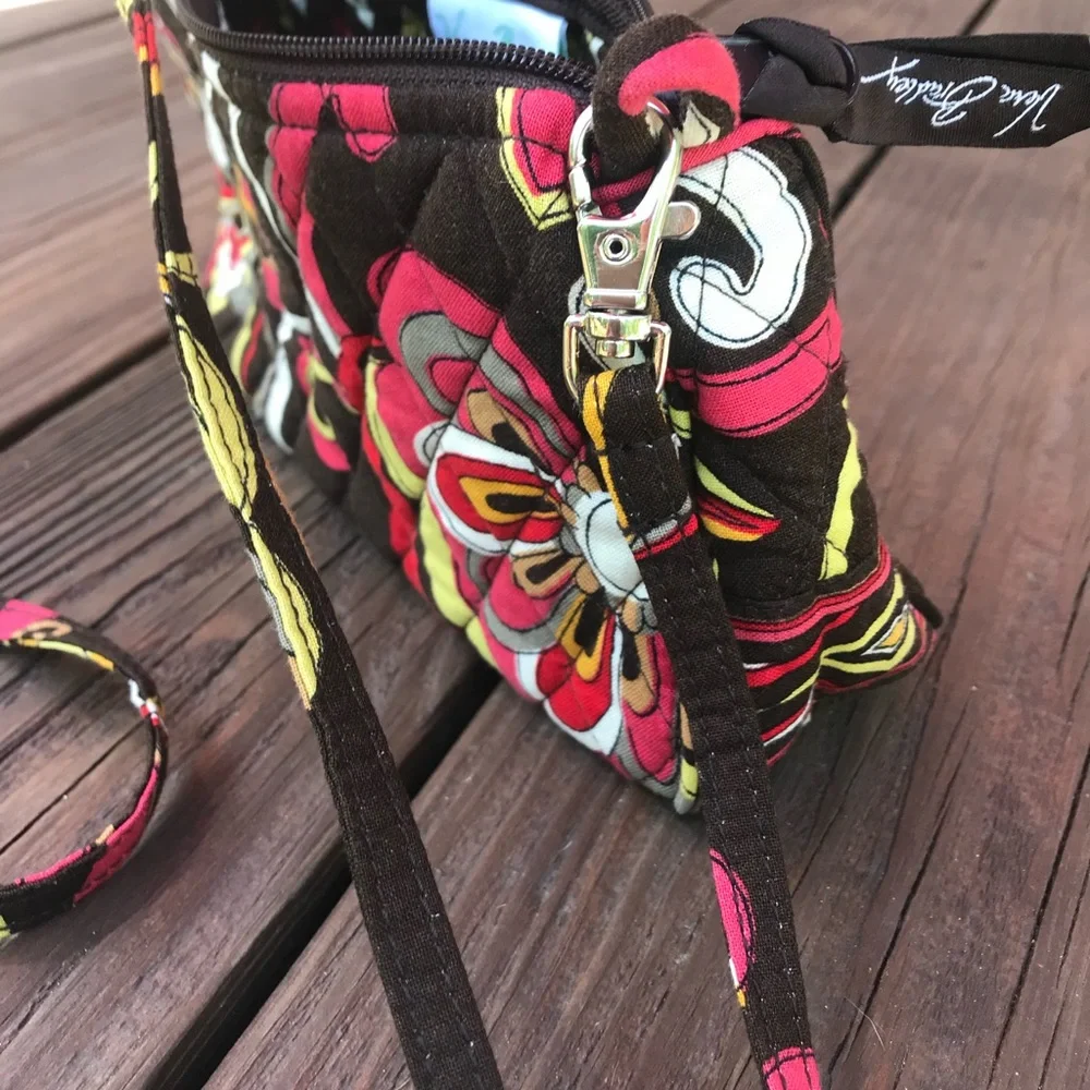 Vera Bradley purse.  NWOT! Excellent condition, never used, smoke free home. - Picture 4 of 7
